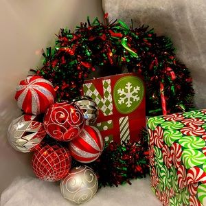 Holiday wreath